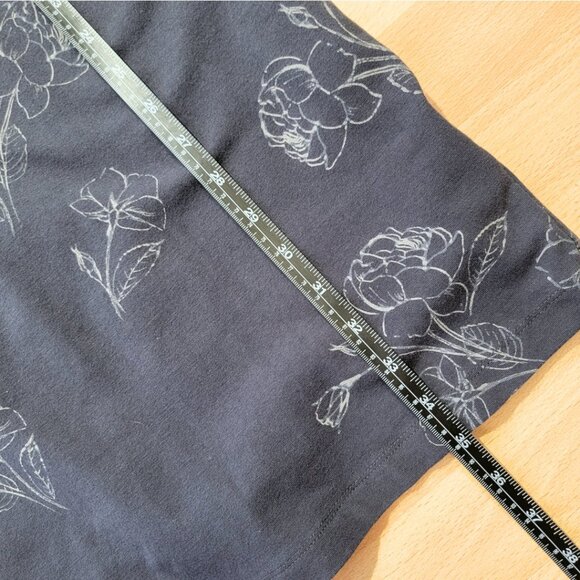 Old Navy Short Sleeve Gray Floral Knit Tee Shirt Dress | Size: SP - Picture 4 of 14